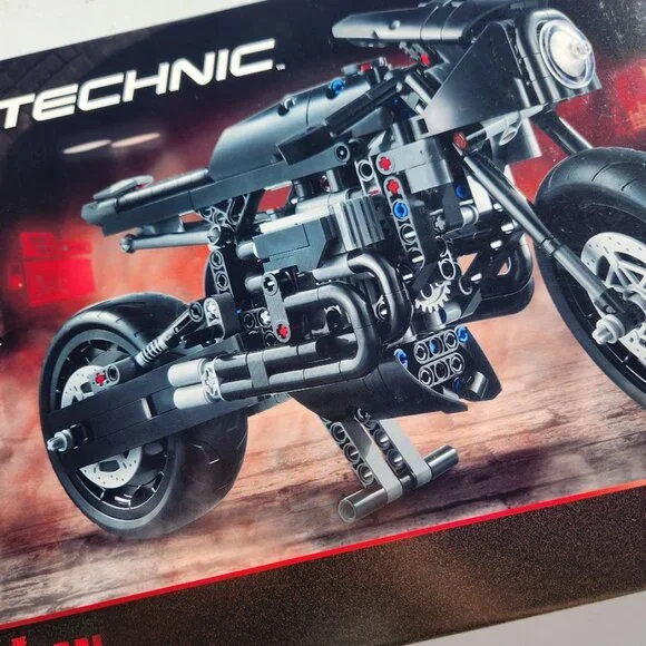 NEW LEGO Technic Batman BATCYCLE Set 42155 Motorcycle Collectible Toy Model Buil - Picture 6 of 7